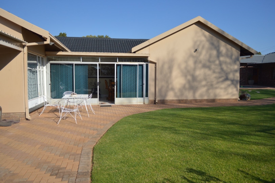 6 Bedroom Property for Sale in Flamwood North West